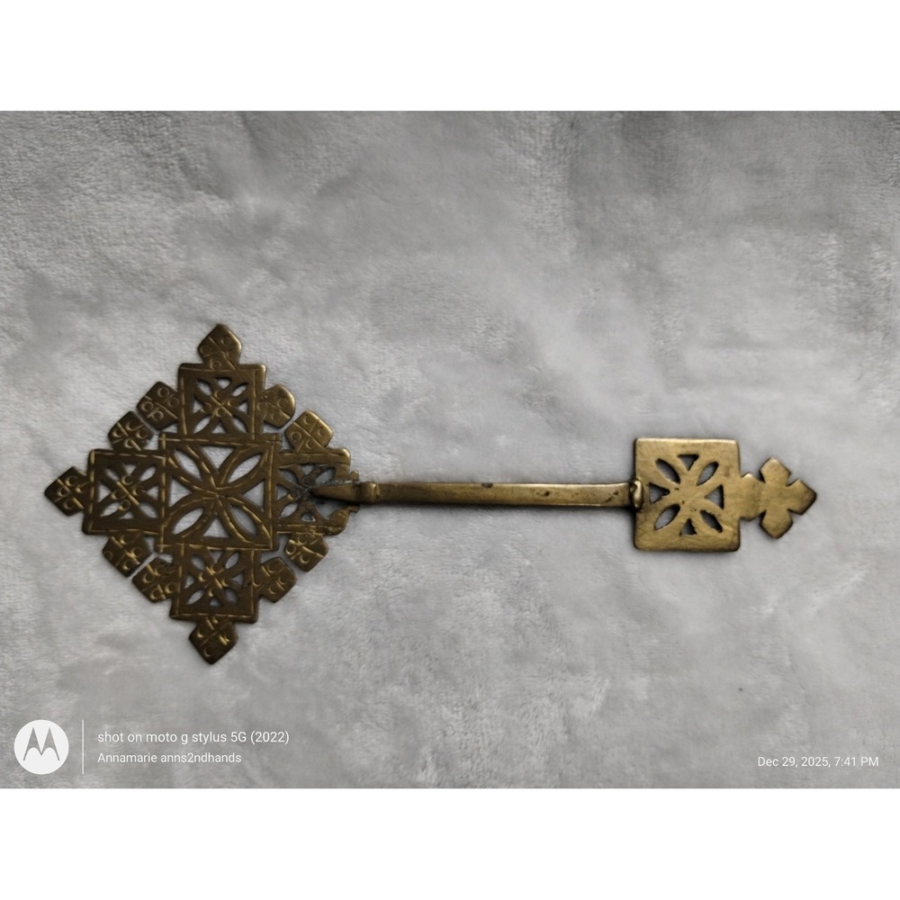Vintage Brass Ornate Skeleton Key Wall Decor Gothic Medieval Style - Picture 8 of 10